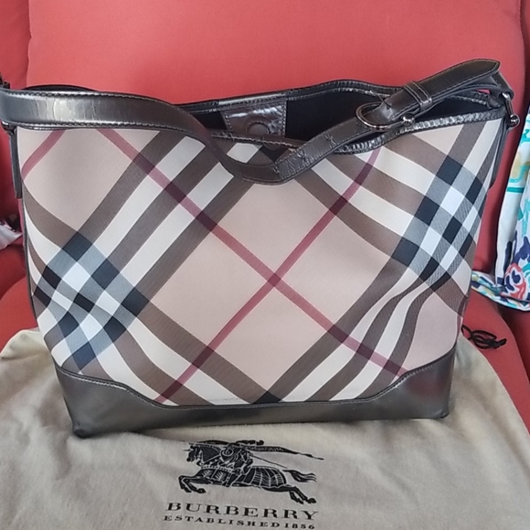 Burberry Handbags - SALE💥Burberry Nova Check Tote